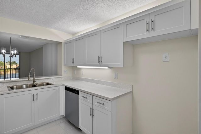 7882 Trent Dr 310, Tamarac, FL 33321