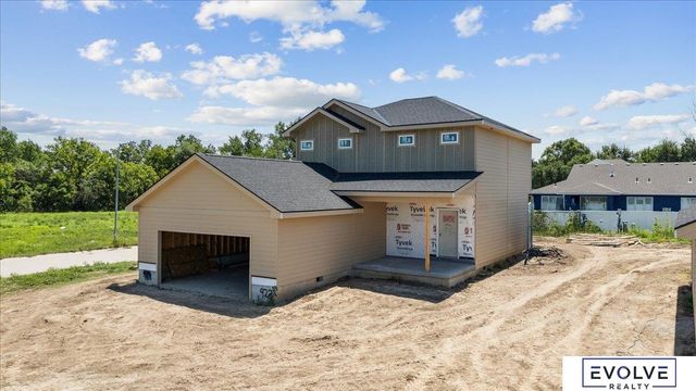 923 Arlene Circle, Papillion, NE 68046