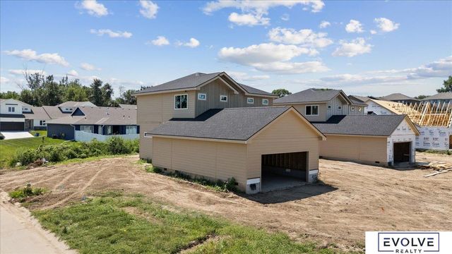 923 Arlene Circle, Papillion, NE 68046