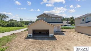 923 Arlene Circle, Papillion, NE 68046