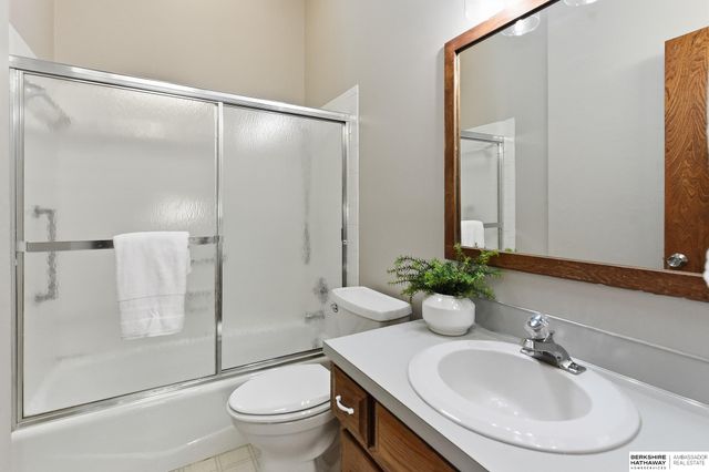 15329 R Street, Omaha, NE 68137