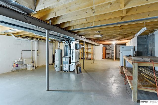 15329 R Street, Omaha, NE 68137