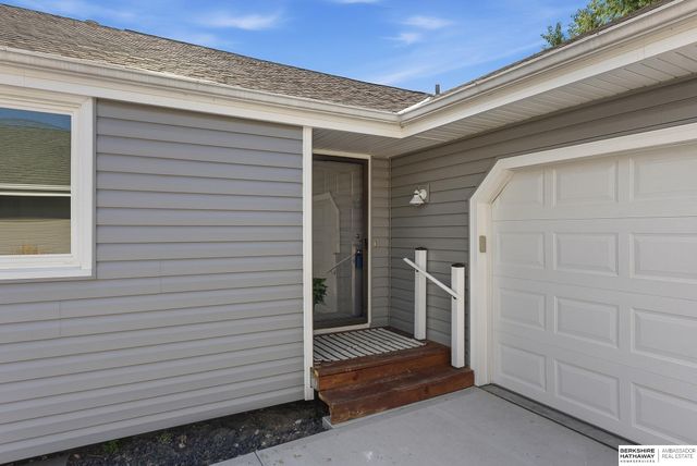 15329 R Street, Omaha, NE 68137