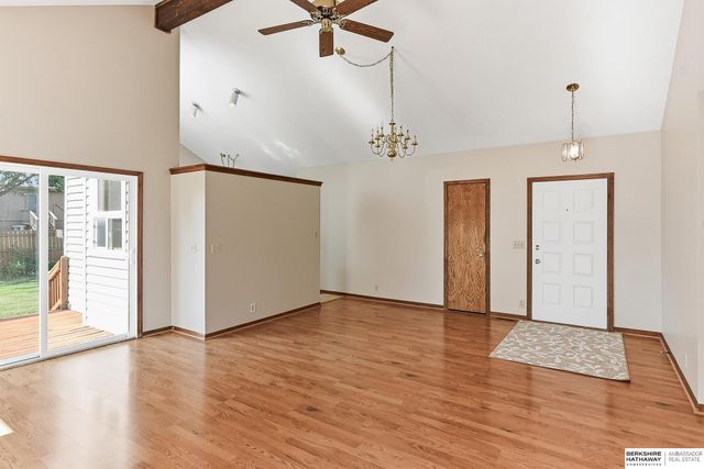 15329 R Street, Omaha, NE 68137