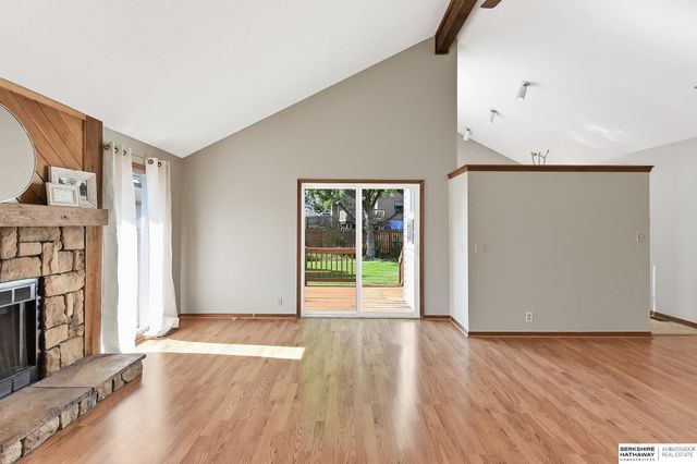 15329 R Street, Omaha, NE 68137