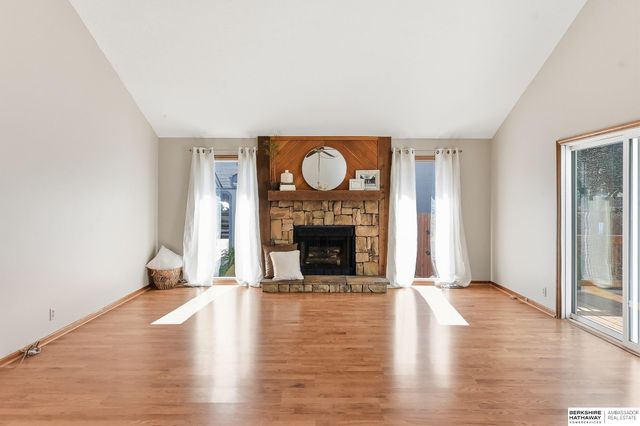 15329 R Street, Omaha, NE 68137