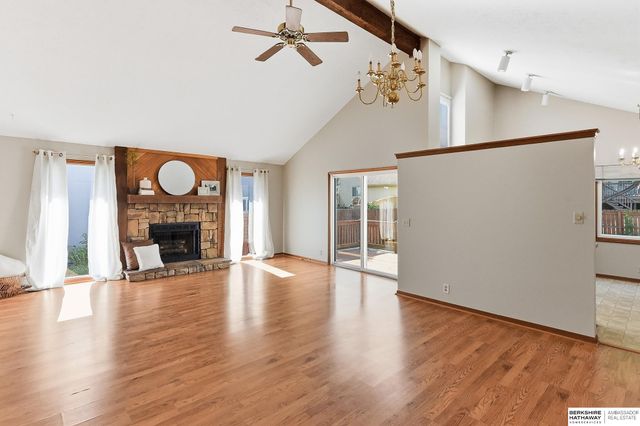 15329 R Street, Omaha, NE 68137