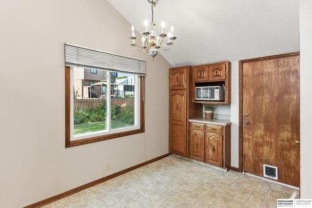 15329 R Street, Omaha, NE 68137