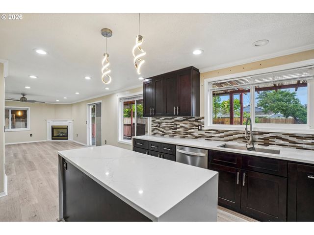 15805 Ne 70TH St, Vancouver, WA 98682