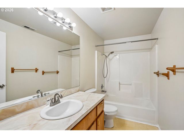 15805 Ne 70TH St, Vancouver, WA 98682
