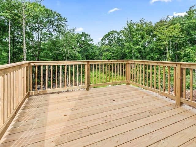 53 Coughlin, Oxford, MA 01540