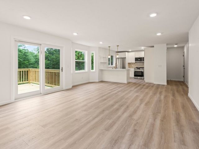53 Coughlin, Oxford, MA 01540