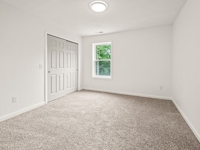 53 Coughlin, Oxford, MA 01540