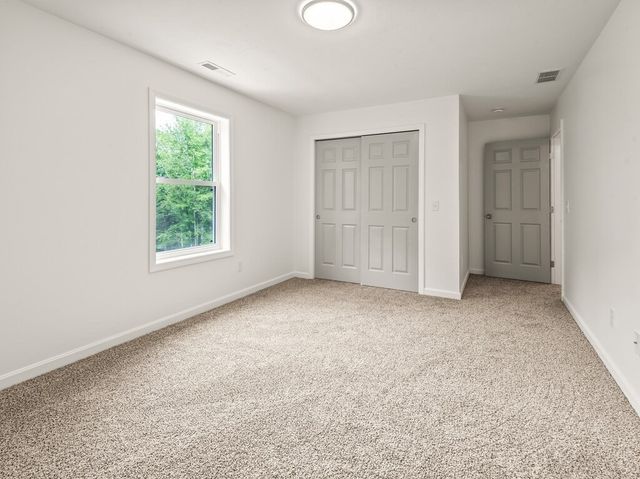 53 Coughlin, Oxford, MA 01540