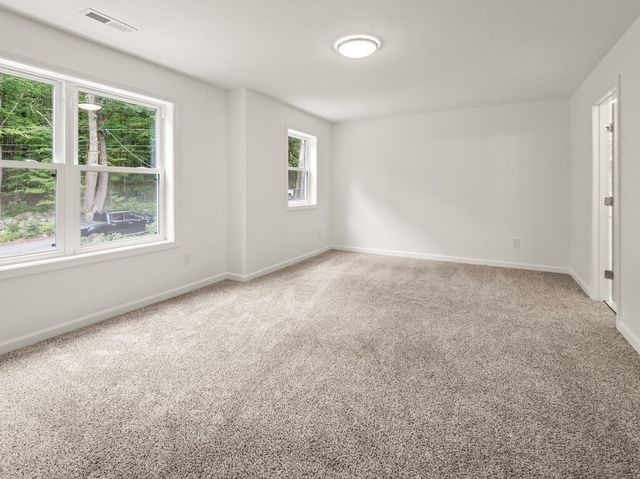 53 Coughlin, Oxford, MA 01540