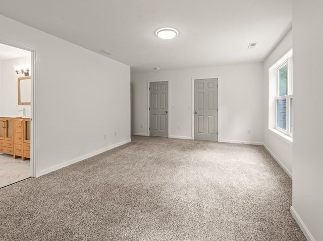 53 Coughlin, Oxford, MA 01540