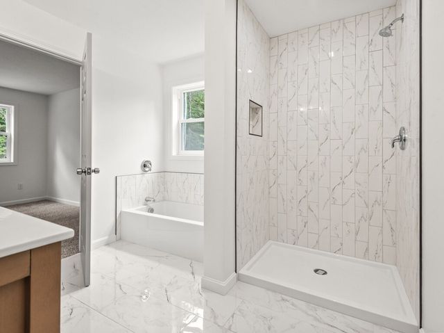 53 Coughlin, Oxford, MA 01540