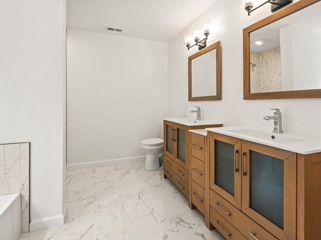 53 Coughlin, Oxford, MA 01540