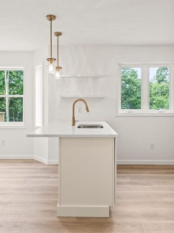 53 Coughlin, Oxford, MA 01540
