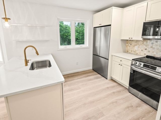 53 Coughlin, Oxford, MA 01540