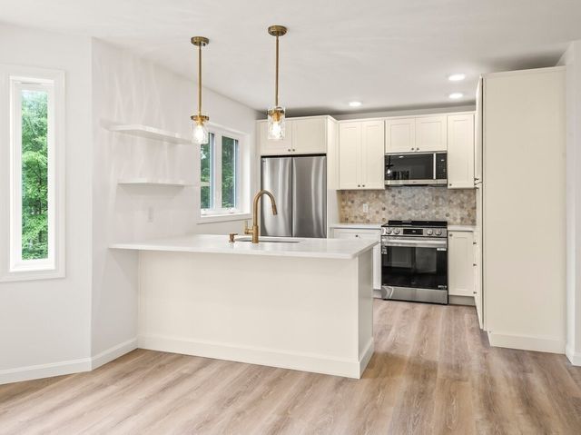 53 Coughlin, Oxford, MA 01540