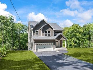 53 Coughlin, Oxford, MA 01540