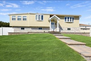 7 Pomper Drive, East Northport, NY 11731