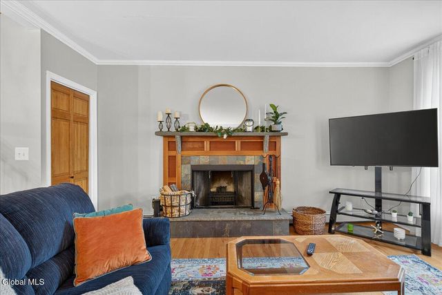 16 Hutchins Street, Saratoga Springs, NY 12866