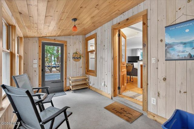 16 Hutchins Street, Saratoga Springs, NY 12866