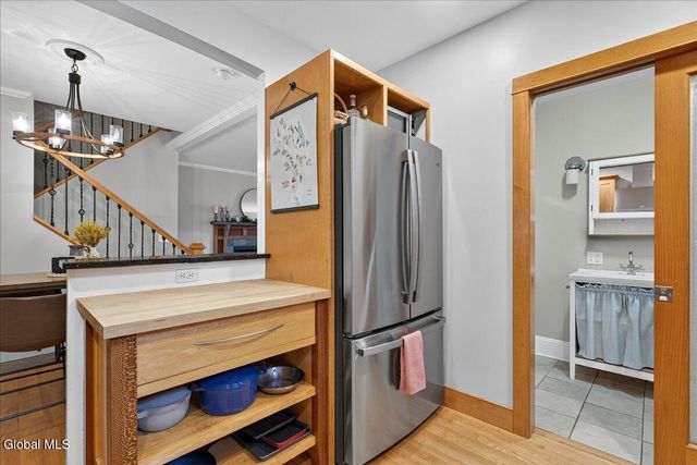 16 Hutchins Street, Saratoga Springs, NY 12866