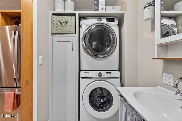 16 Hutchins Street, Saratoga Springs, NY 12866