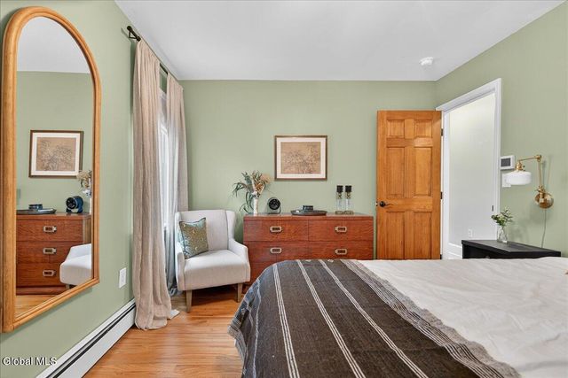 16 Hutchins Street, Saratoga Springs, NY 12866