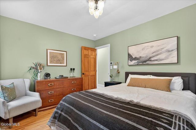 16 Hutchins Street, Saratoga Springs, NY 12866