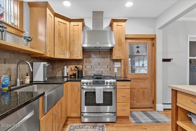 16 Hutchins Street, Saratoga Springs, NY 12866