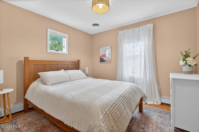 16 Hutchins Street, Saratoga Springs, NY 12866