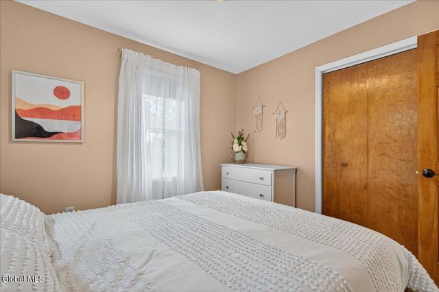 16 Hutchins Street, Saratoga Springs, NY 12866