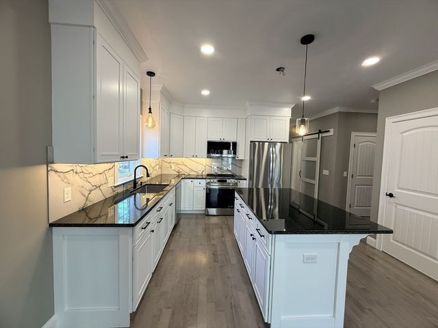 24 Cooper Rd, Webster, MA 01570