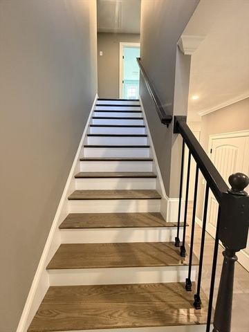 24 Cooper Rd, Webster, MA 01570