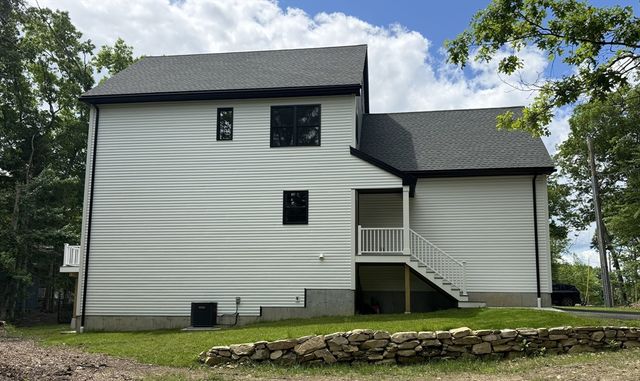 24 Cooper Rd, Webster, MA 01570