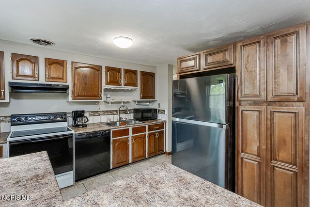 5034 Kitchener Drive, Toledo, OH 43615