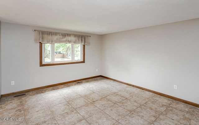 5034 Kitchener Drive, Toledo, OH 43615