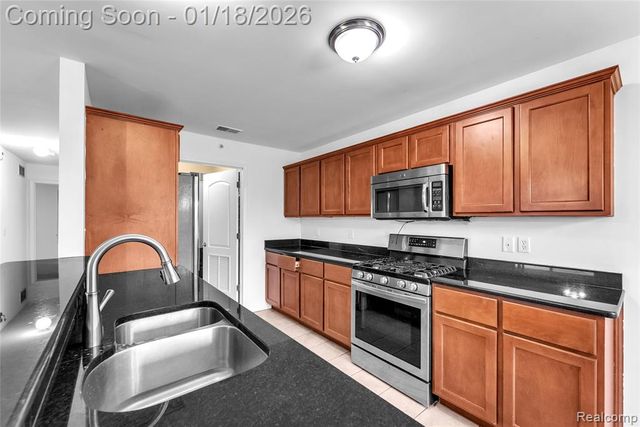 25865 Eastridge Court, New Baltimore, MI 48051