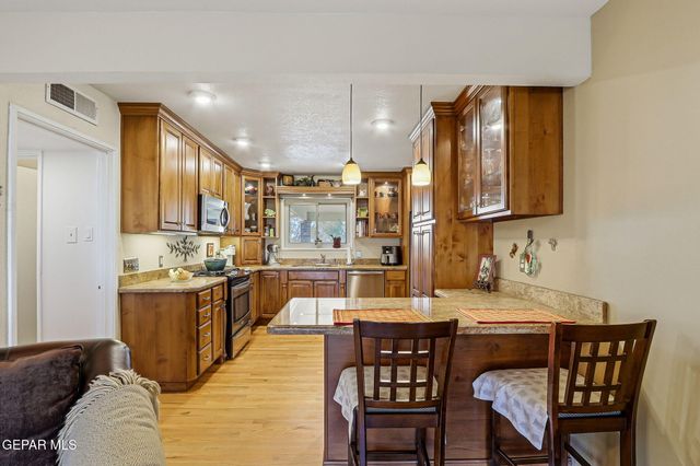 5847 BEAUMONT Place, El Paso, TX 79912