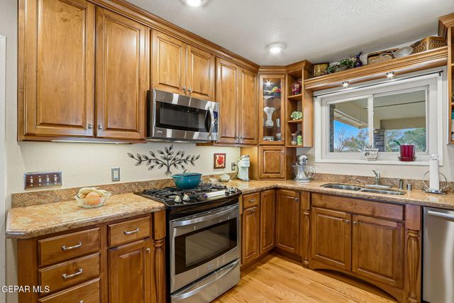 5847 BEAUMONT Place, El Paso, TX 79912