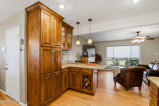 5847 BEAUMONT Place, El Paso, TX 79912