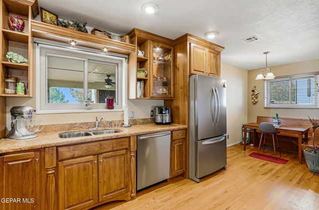 5847 BEAUMONT Place, El Paso, TX 79912