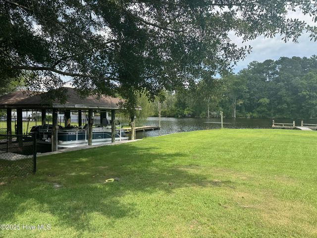 236 Shoreline Drive, New Bern, NC 28562