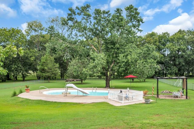 2712 Long Hollow Pike, Hendersonville, TN 37075