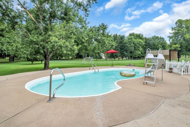 2712 Long Hollow Pike, Hendersonville, TN 37075