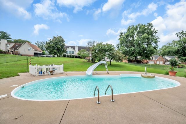 2712 Long Hollow Pike, Hendersonville, TN 37075